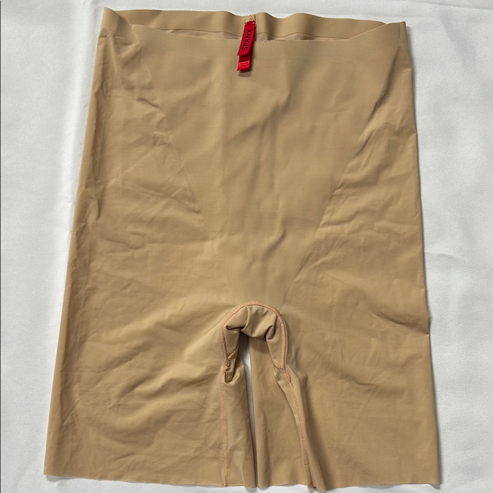 SPANX Trust Your Thinstincts Shapewear Mid-Rise/Thigh Beige/Cream/Tan Shorts M